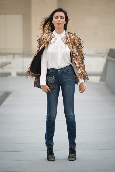 街拍时尚--动感流苏-服装潮流搭配-服装设计网