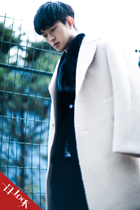 金大川象牙白廓形大衣感受冬日纯情-服装潮流