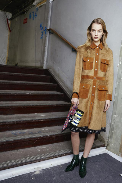 疯狂猜图lv_疯狂猜图黄底有很多C品牌答案是什么(3)