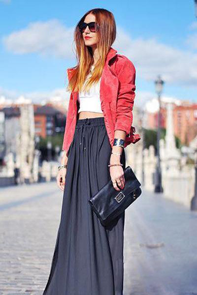 今天穿什么:露腹装+半身长裙拉长双腿比PS更