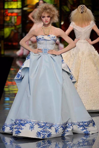 这才是老外最迷恋的中国风--青花 _广州服装设