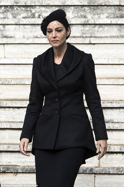 007上映在即,这次邦女郎可比邦德来头还大哦-