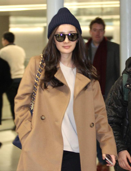 范爷袁姗姗告诉你冬天防雾霾利器还有绒绒毛线