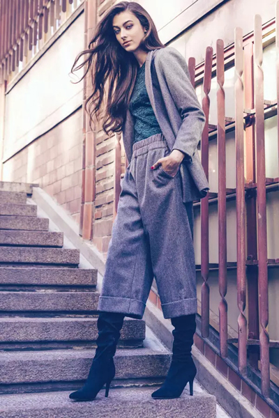 还在穿大衣配阔腿裤得瑟,这些裙裤帅气又迷人