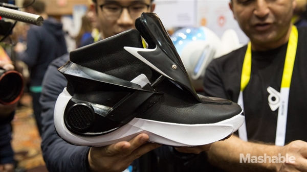 克阿迪颤抖吧!这双智能鞋可以调整温度-服装科