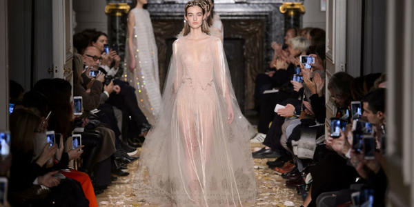 伟德bv1946官网-藏在日常穿搭里的技术创新 福建纺织鞋服产业高质量发展的密码