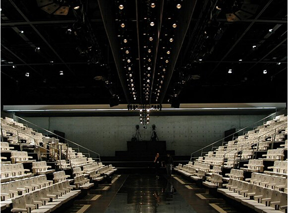 中国服装设计师欧敏婕自主品牌Ricostru受邀走