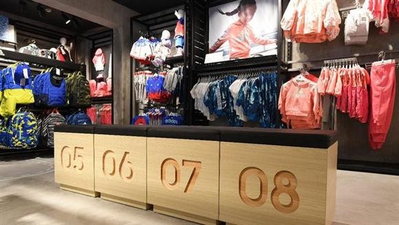 大店“扎堆”上海淮海路 运动品牌为何敢逆势扩张