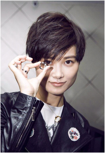 大表姐除了穿啥都好看以外,首饰搭配上也有自