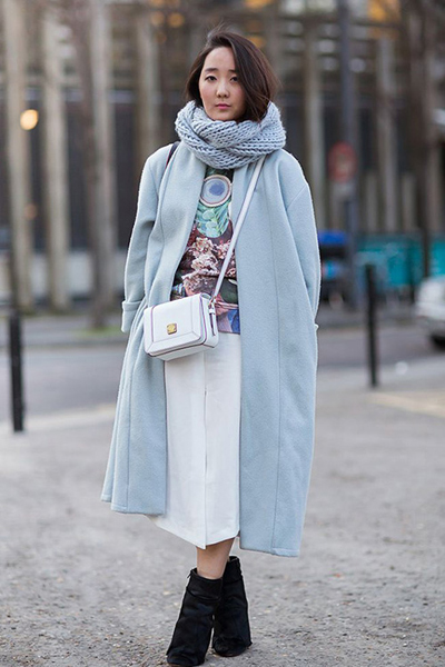 穿出淡雅活泼风格:粉蓝色大衣穿搭法-服装潮流