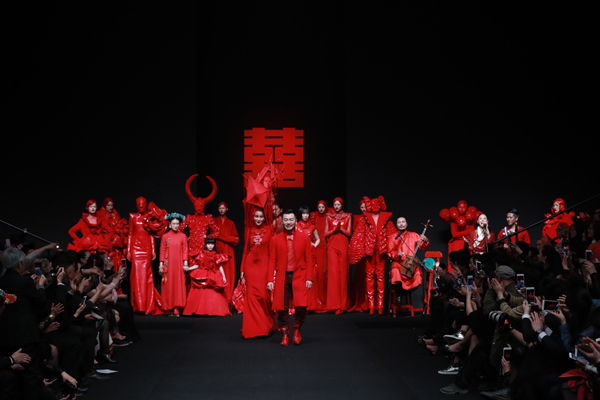 T台“囍”事，这才是专属二爷胡社光的秀啊!-服装T台秀场-服装设计网