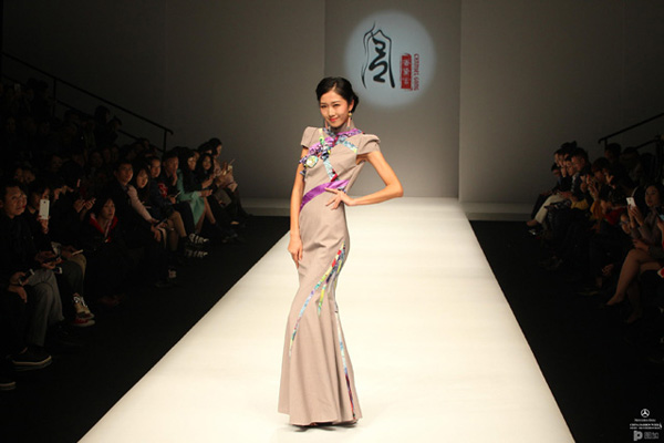 中国国际时装周:香黛宫·龚航宇现代旗袍发布会-服装时装周-服装设计网