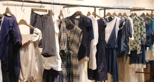 <em>女性日记</em>:华丽丽的翻开新一页-<em>服装</em>企业报道新