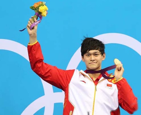 泉州鞋服军团千帆相竞,安踏奥运冠军龙服闪耀