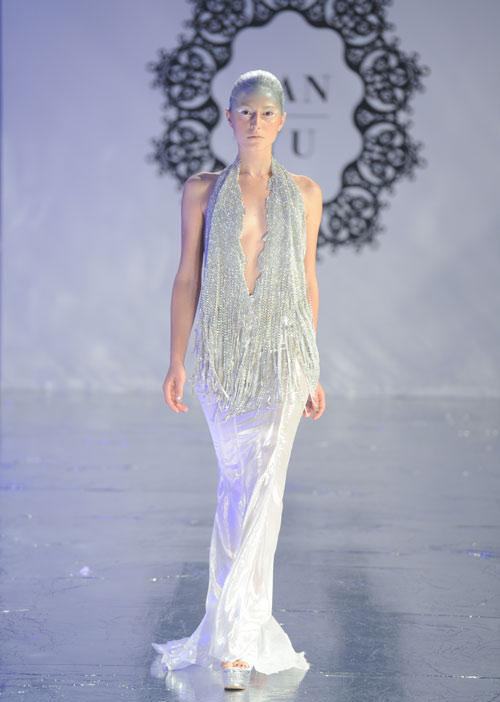 设计师兰玉魔玉幻境2013高级定制发布会