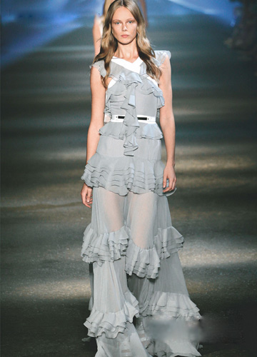 2013春夏 柔美荷叶边搬上了T台-中国服装经理人《CHO-HR》专刊-国内首份纺织服装行业人力资源管理电子期刊