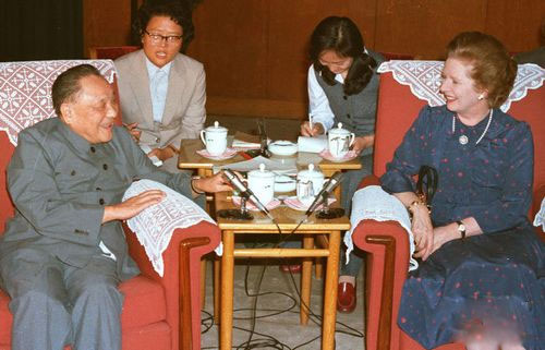 政界<em>女</em>强人该怎么穿 撒切尔<em>诠释</em>权力时装-中国