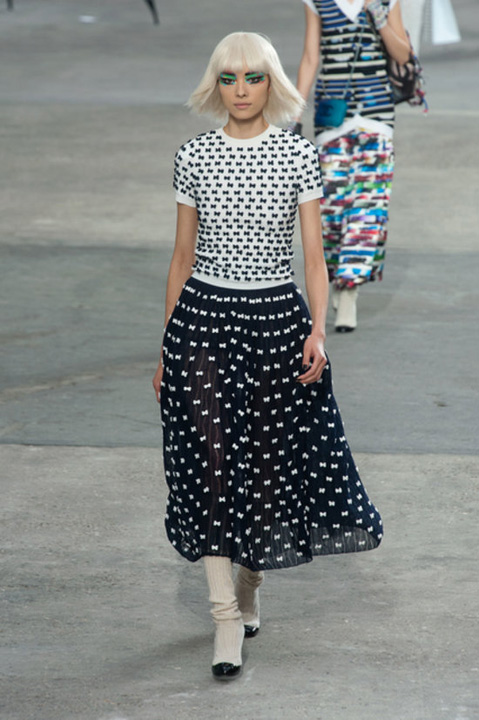 香奈儿(chanel)2014春夏女装系列在巴黎时装周发布.