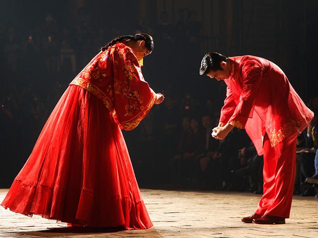 ne.tiger秀场上演夫妻交拜中国传统仪式