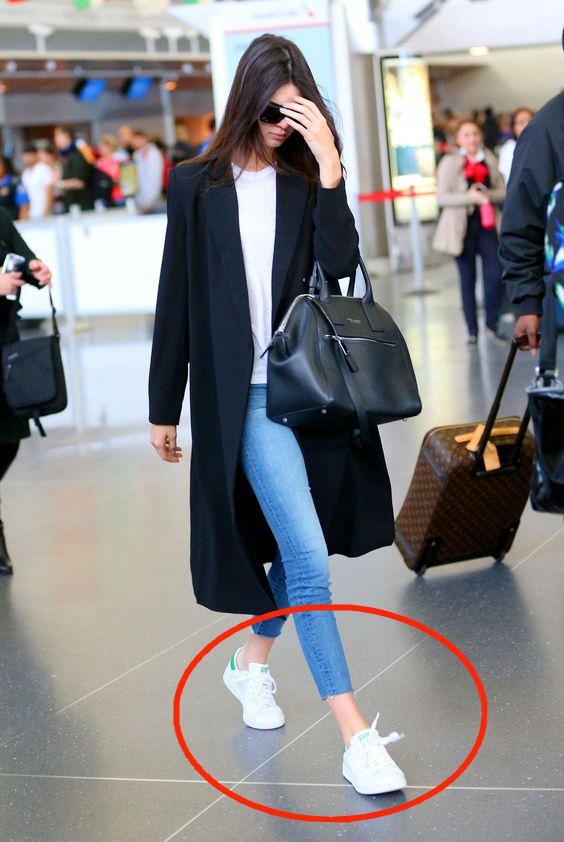 今天穿什么:不是非得露脚踝,穿袜也照样时髦